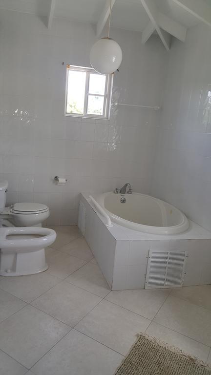 Worthing Beach Apartments Бриджтаун Екстер'єр фото
