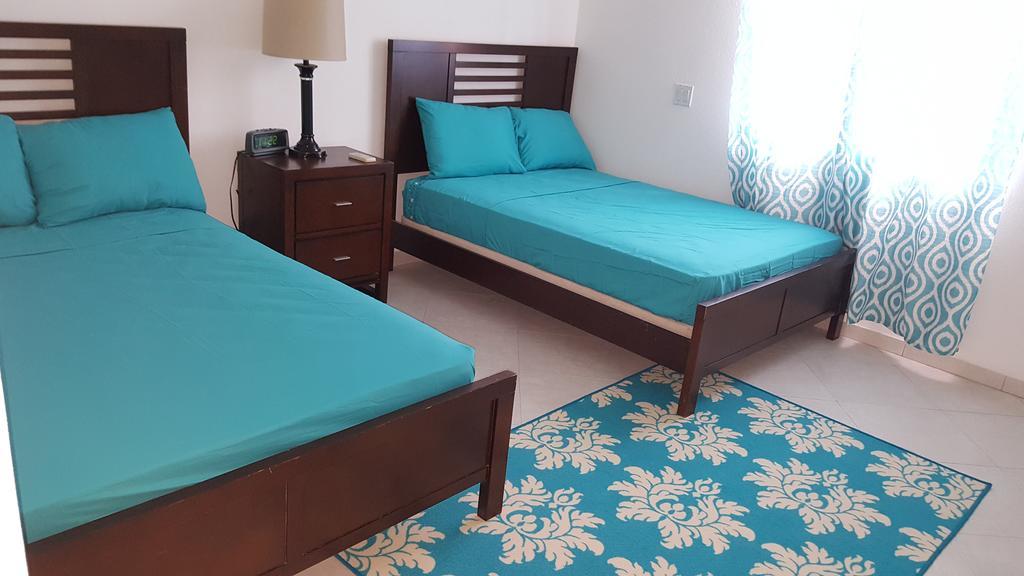 Worthing Beach Apartments Бриджтаун Екстер'єр фото