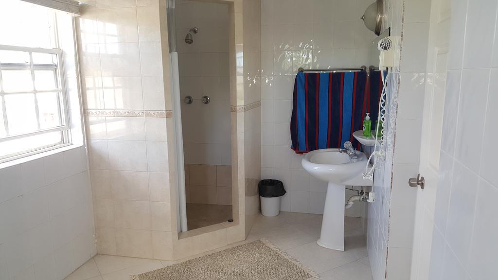 Worthing Beach Apartments Бриджтаун Екстер'єр фото