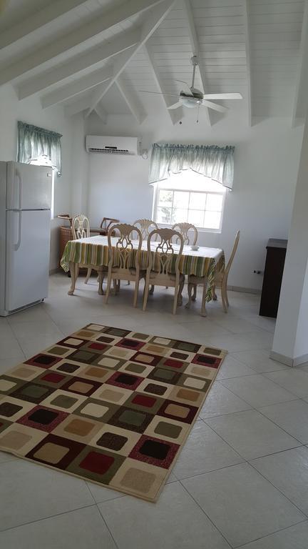 Worthing Beach Apartments Бриджтаун Екстер'єр фото
