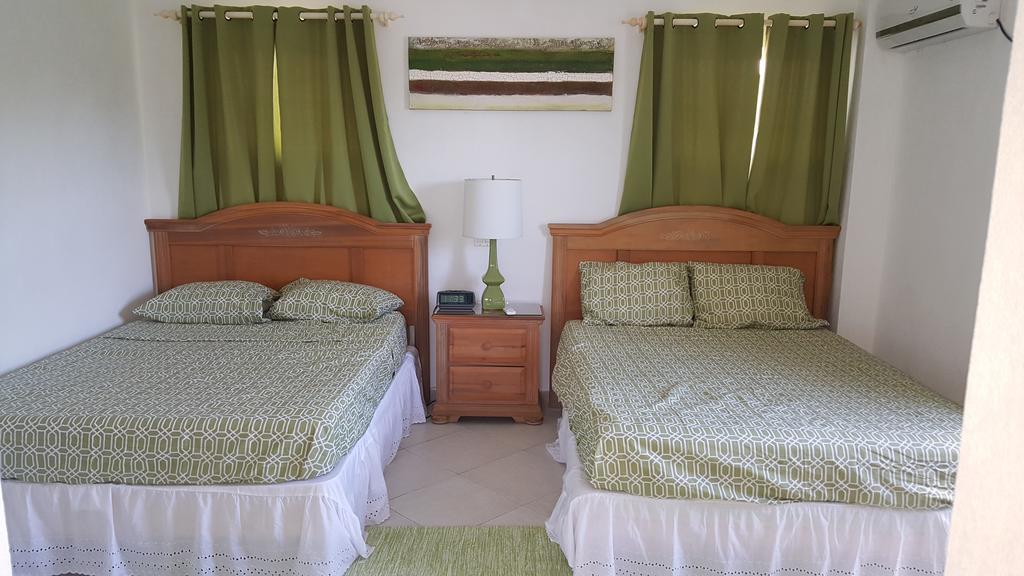 Worthing Beach Apartments Бриджтаун Екстер'єр фото